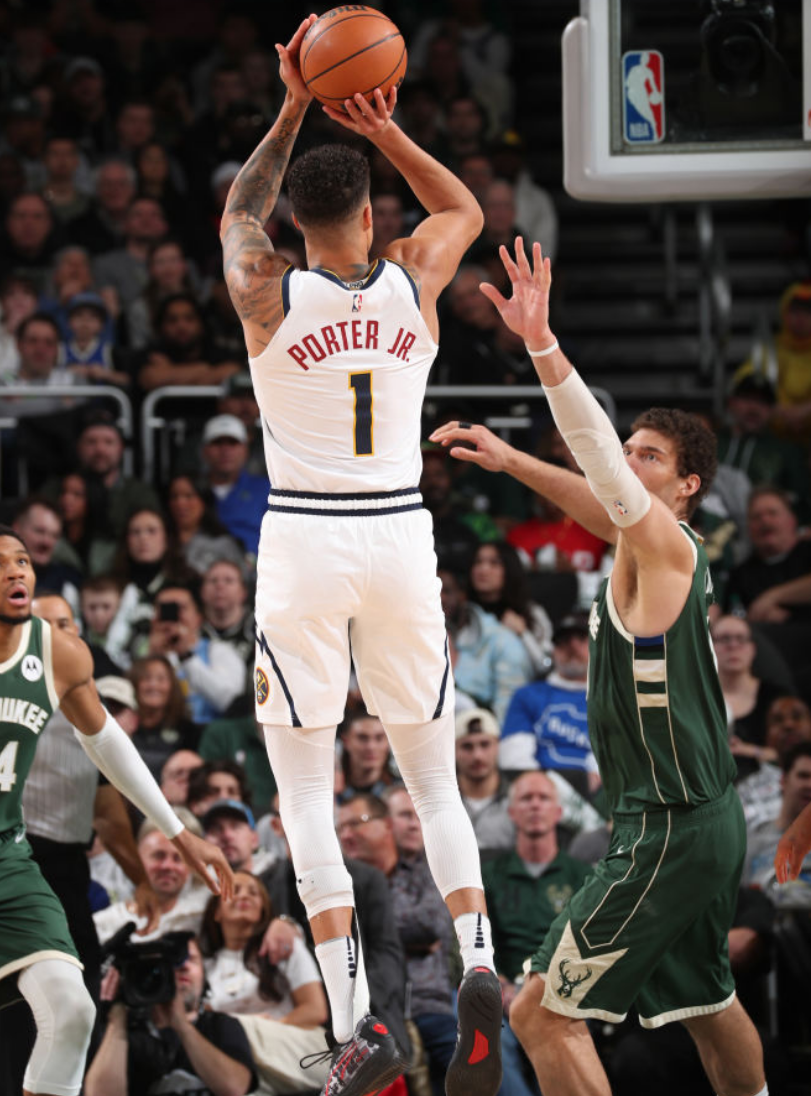 雄鹿鏖战吉林队,戈贝尔统治全场 雄鹿鏖战吉林队,戈贝尔统治全场