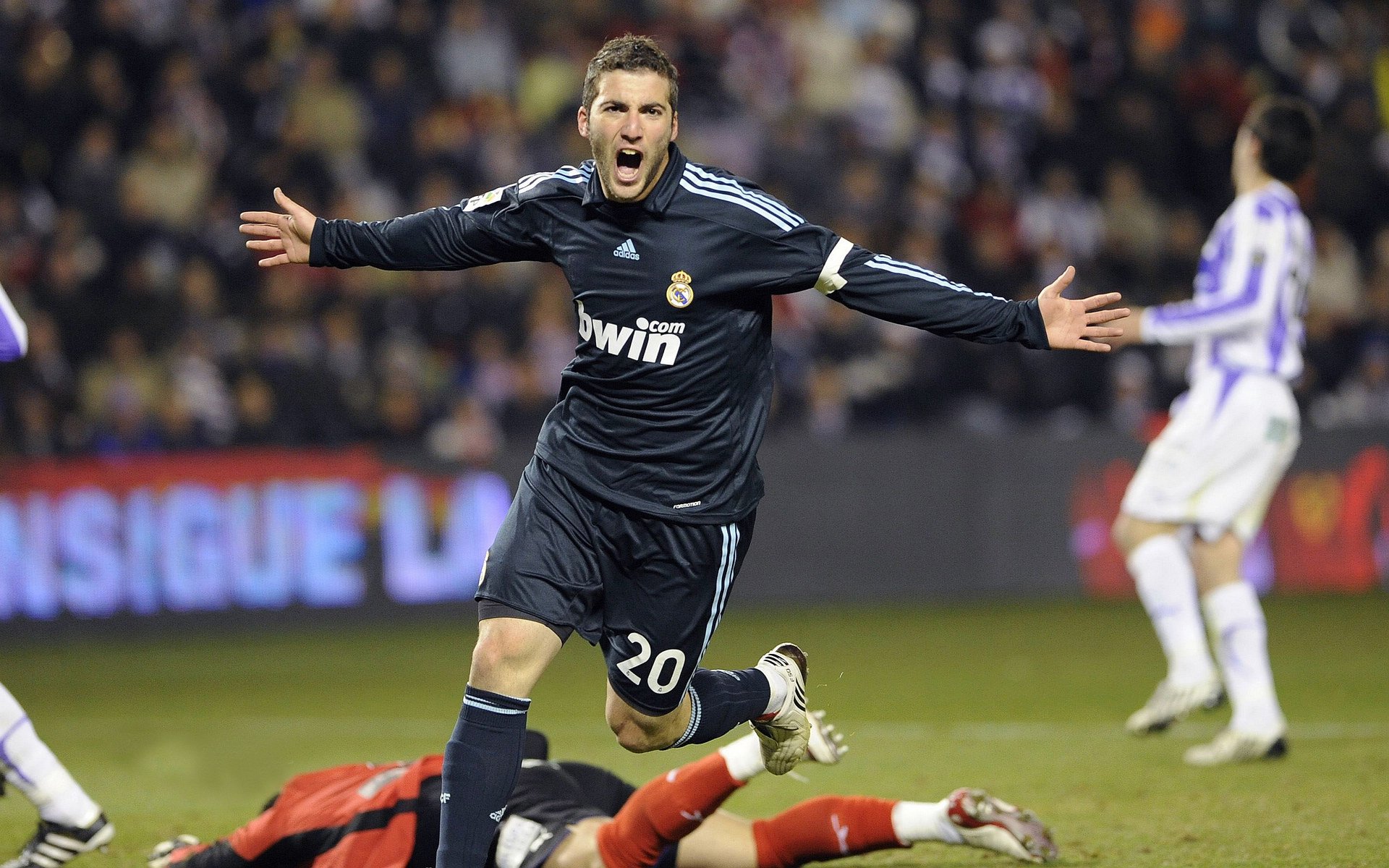 独行侠险胜篮网,保罗成为关键先生