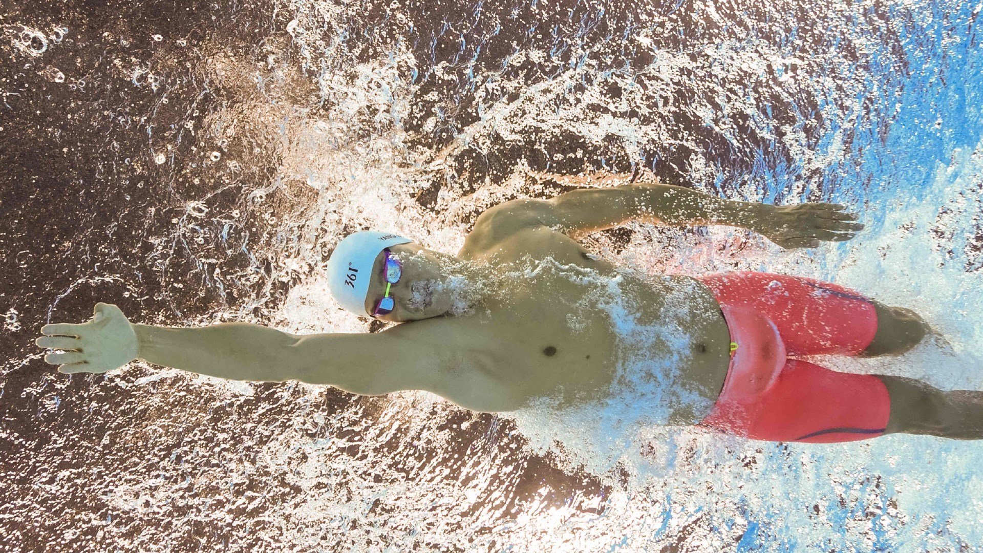 阿什拉夫超车勒沃库森，当足球与F1的冠军意志在赛道交汇